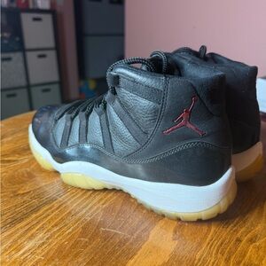Air Jordan 11 Retro “72-10” size 9.5M